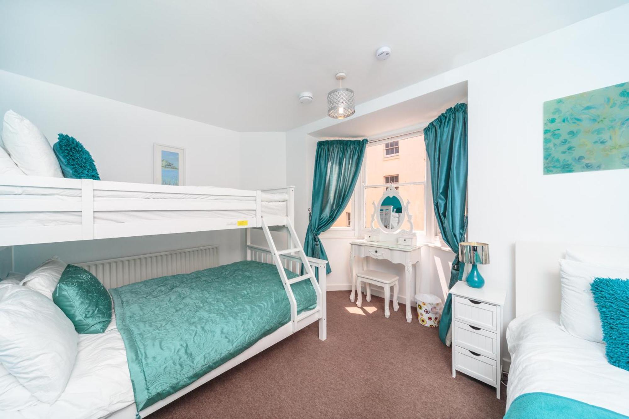 City Central Location, 2 Min To The Sea, 4-Bedroom St Margarers Townhouse, Car-Park & Conference Centre Nearby, Shops, Coffee Shops & Restaurants - Walking Distance Hove Buitenkant foto